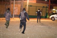 Un centenar de inmigrantes intenta pasar a Melilla