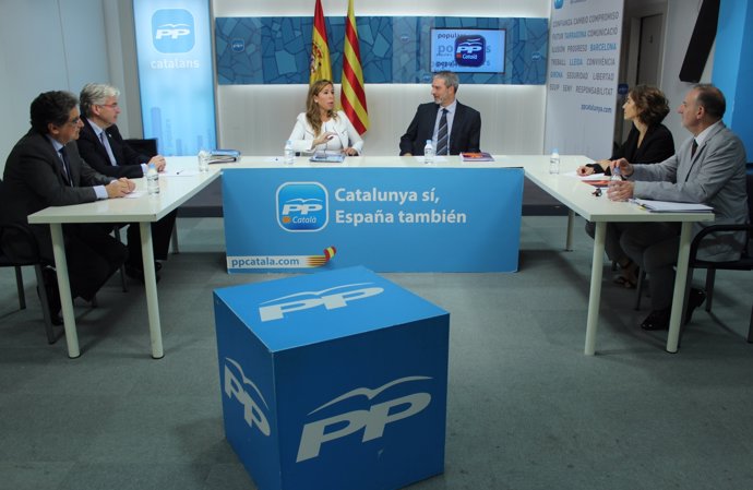 La presidenta del PP catalán, Alicia Sánchez-Camacho, con el presidente de SCC