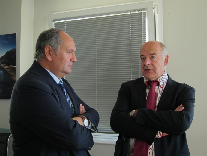 Javier Fernández, consejero Medio Ambiente, y Julián Vélez, presidente FMC