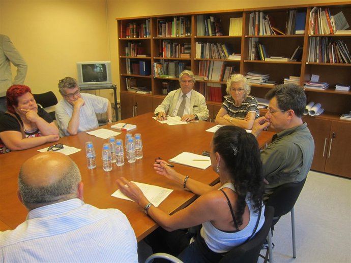 M. A. Vilà, Reunida Con Vecinos De Nou Barris
