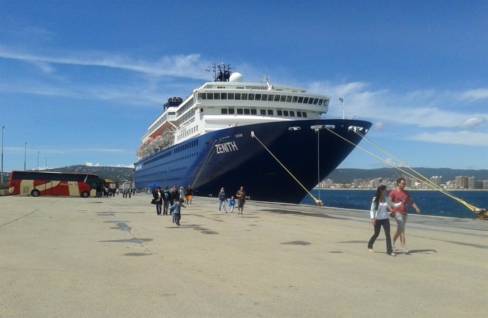 El primer crucero de esta temporada del puerto de Palamós
