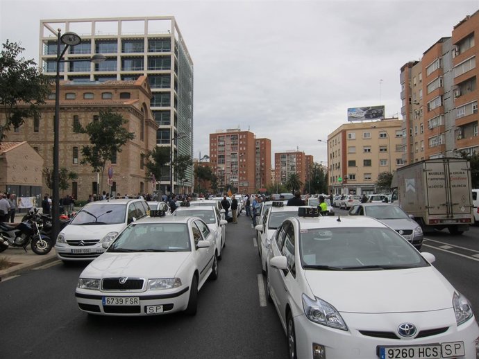 Protesta de  los taxistas por el intrusismo