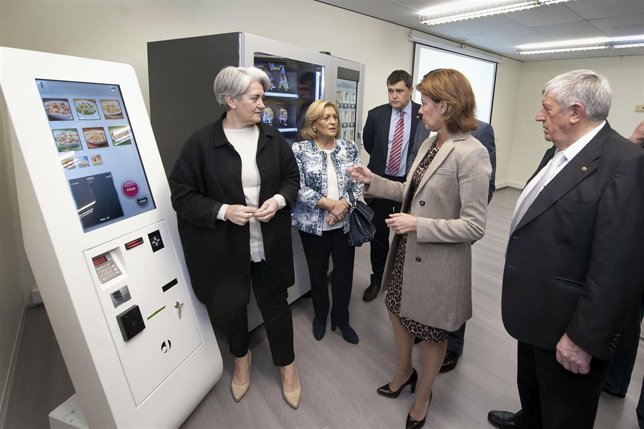 Barcina y Goicoechea visitan la planta de Jofemar en Peralta.