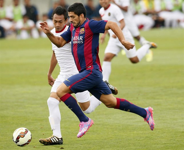 Luis Suárez en un amistoso con el Barcelona B