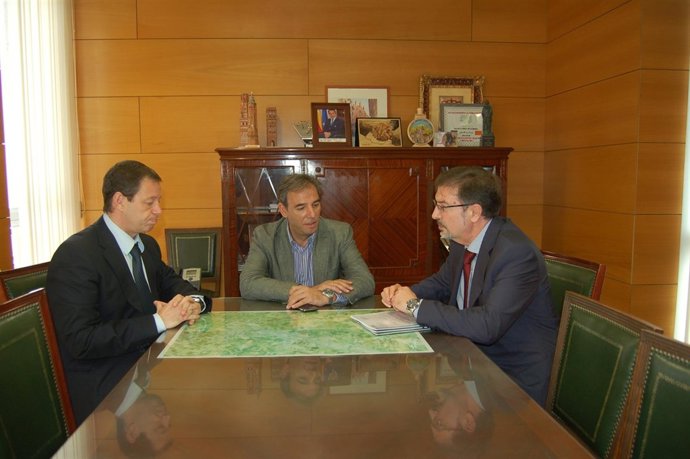 Tartón y Soriano han presentado a Dalmau el servicio de fibra óptica Telefónica