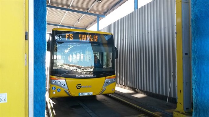 Tren de lavado de Guaguas Municipales