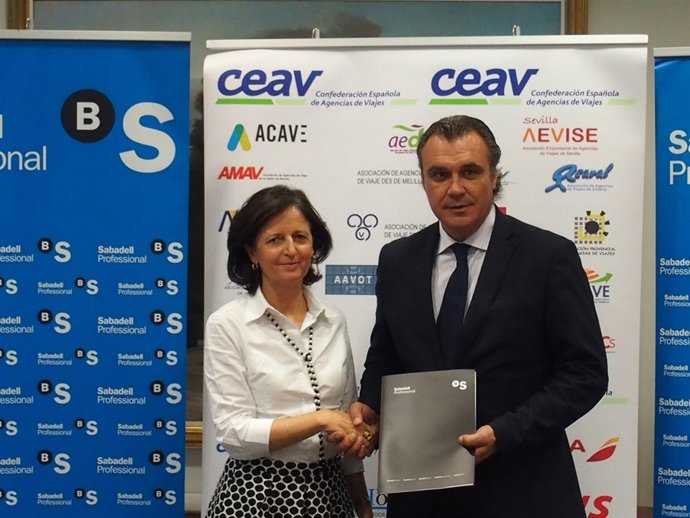 Blanca Montero (Banco Sabadell) y el president de CEAV, Rafael Gallego