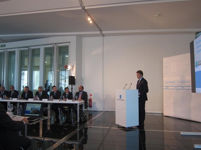 Feijóo se reúne con empresarios en un foro de internacionalización