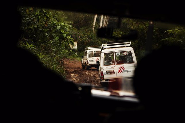 Vehículos de Médicos Sin Fronteras en República Democrática del Congo