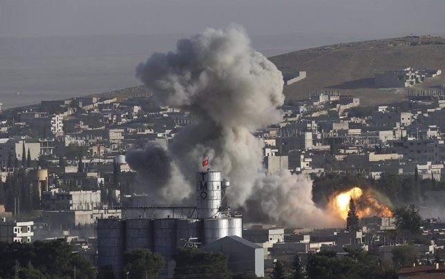 Bombardeos de la coalición cerca de Kobani.