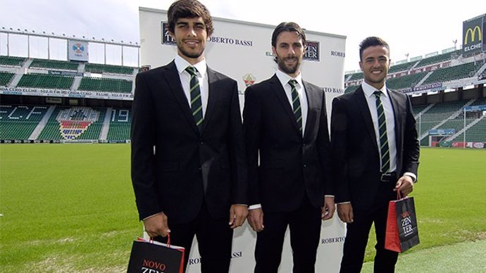 José Ángel, Pelegrín y Crisrian Herrera con los nuevos trajes para 2014-15  