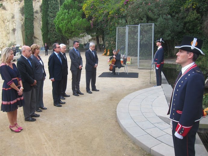 El presidente de la Generalitat, Artur Mas, acude a la ofrenda de l.Companys