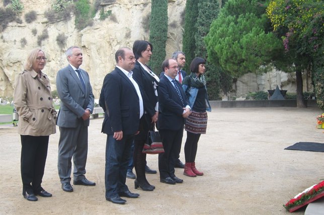 Ofrenda floral del PSC ante la tumba del expte.De la Generalitat Lluís Companys