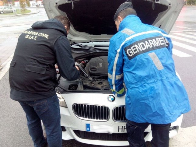 Control conjunto de la Guardia Civil de Navarra y Gendarmería francesa.