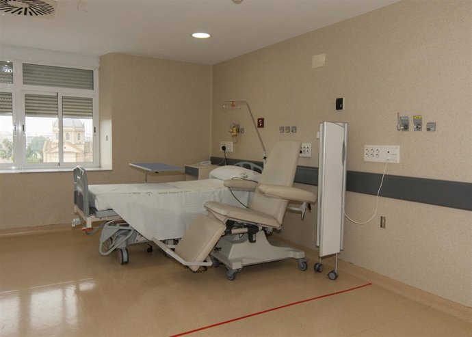 Habitación de aislamiento en el Hospital Virgen del Rocío de Sevilla