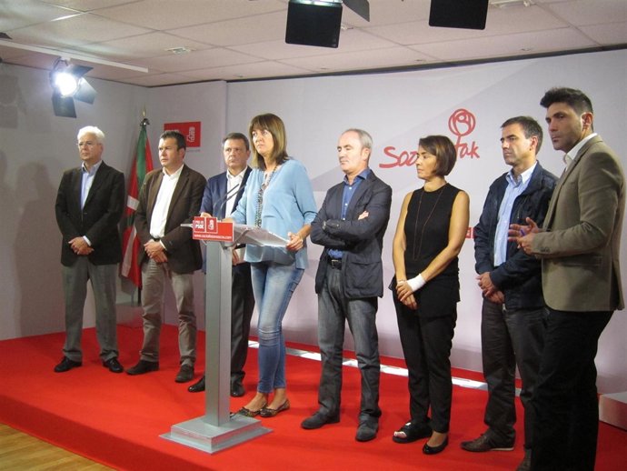 Idoia Mendia y alcaldes socialistas