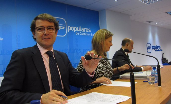 Fernández Mañueco en la reunión del PP