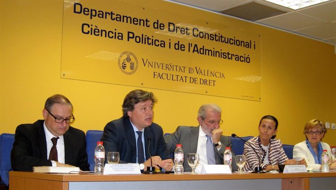 Santamaría interviene en la jornada, entre Palau, Morcillo, De la Oliva y Olmos.