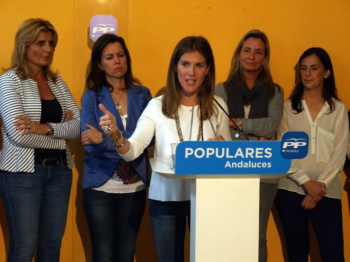 Ana Mestre en un acto con mujeres rurales en Olivares