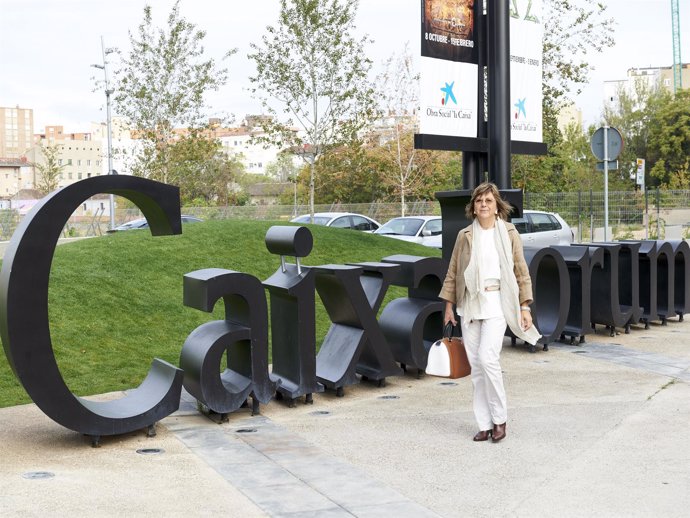 Isabel Bellod se ha convertido en la visitante 100.000 de CaixaForum Zaragoza