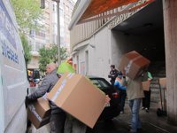 Incautados al menos un centenar de cajas con productos supuestamente ilegales en la redada de A Pedra de Vigo
