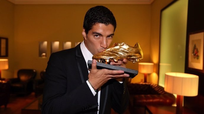Luis Suárez con la Bota de Oro