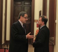 Macías niega que CiU esté explorado un pacto con el PSC en Cataluña