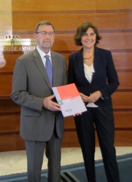 Presidente del Parlamento Manuel Gracia y presidenta del CAA, Emelina Fernández