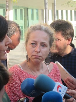 Ester Quintana en declaraciones a los medios en la Ciudad de la Justicia
