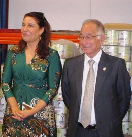 La delegada del Gobierno, Carmen Crespo, y el alcalde de Roquetas, Gabriel Amat 