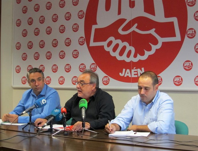 Pedro Marcos, Miguel Rodríguez y Antonio Marcos abordan la campaña oleícola.