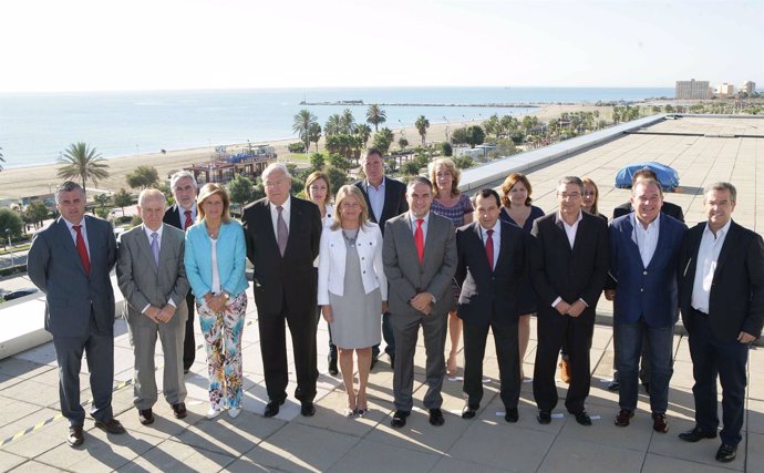 Bendodo con los 14 alcaldes del litoral Málaga, Ruiz Espejo y subdelegado senda 