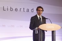 Aznar guarda silencio sobre Rodrigo Rato durante un acto de FAES