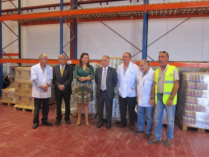 La delegada de Gobierno en Andalucía visita el Banco de Alimentos de Almería