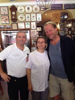 Actores de Juego de Tronos se fotografían en los bares de Osuna (Sevilla)