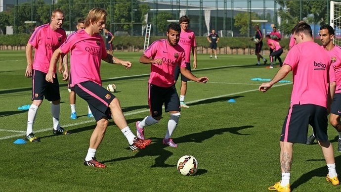 Rakitic, Rafinha y Messi en el entrenamiento del Barcelona