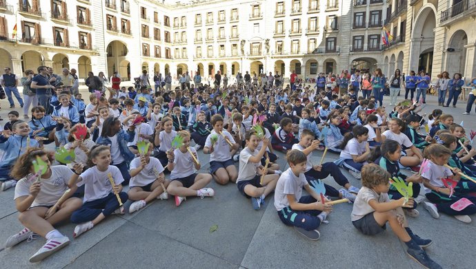 Niños en el Día Internacional de la Pobreza en Santander 