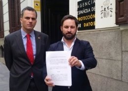 Secretario general de Vox, Santiago Abascal, presentando denuncia
