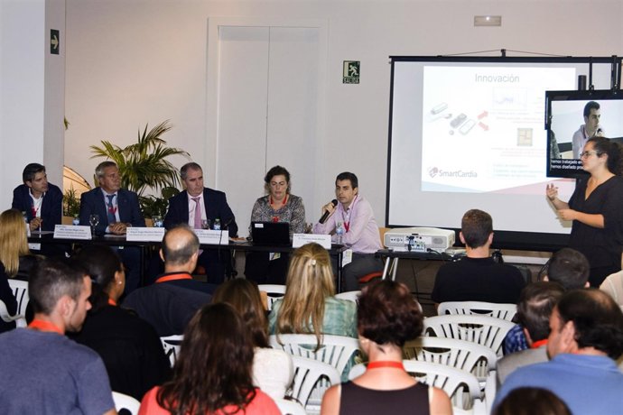 Mesa debate sobre aplicaciones sociosanitarias