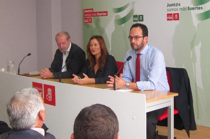 Antonio Hernando, junto a Verónica Pérez, este viernes