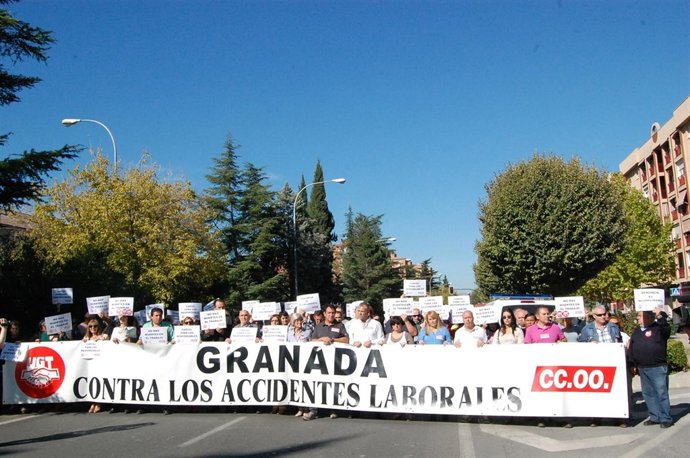 Concentración de sindicatos tras muerte de un trabajador