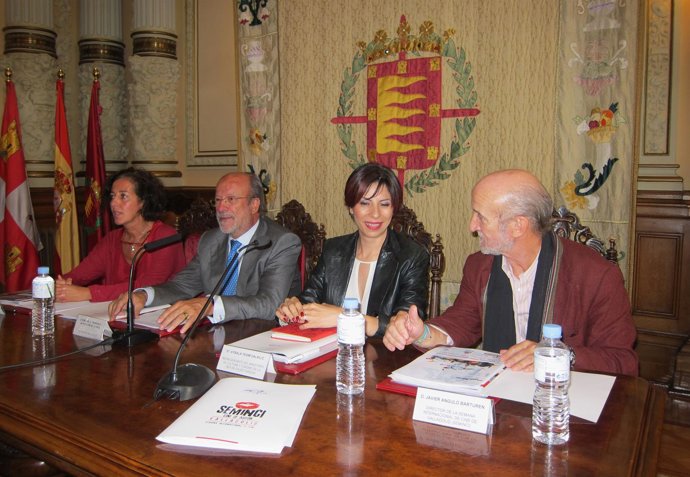 De izq. A drcha. Cantalapiedra, De la Riva, Aybala Yesim Dalkilic y Angulo