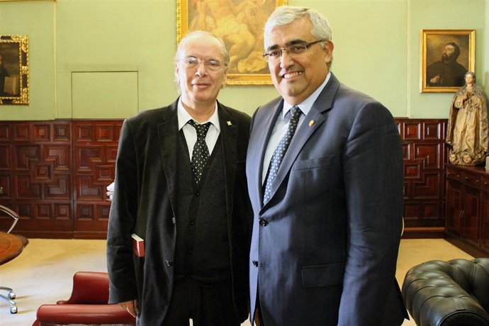 El rector de la US felicita a Antonio Hernández