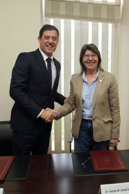 A conselleira do Medio Rural e do Mar, Rosa Quintana, e o presidente da Deputaci