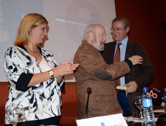 Félix Azúa recibe el Premio Internacional de Ensayo Caballero Bonald