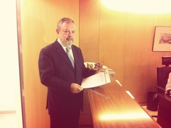 Pedro Azpiazu presenta enmienda contra los Presupuestos 2015