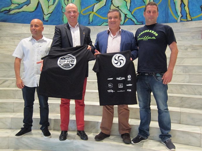 Presentación del campeonato de surf  en Somo 