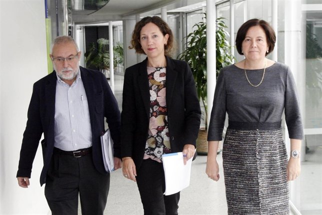 Sonia Martínez Arca, en el medio, y Xurxo Hervada, a la izquierda