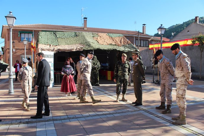 Exposición de materiales militares en Cabezón. 