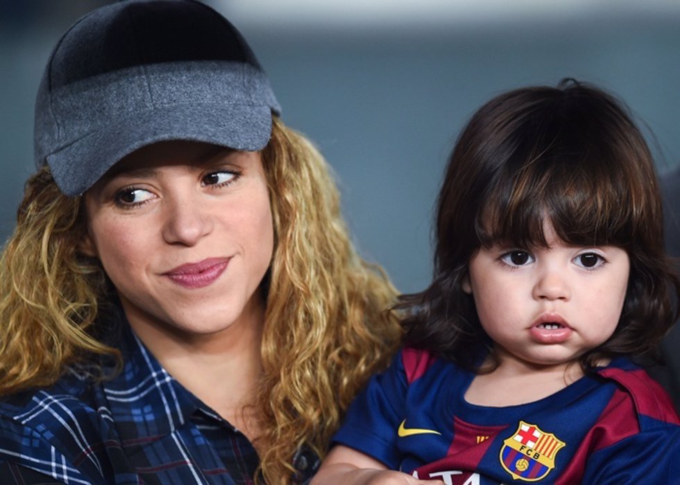 Shakira y Milan, como dos hinchas más apoyando a papá Piqué